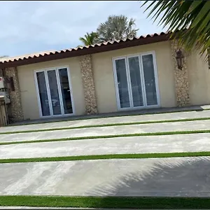 White Sands Apartments, 3 Minutes Walking To The Beach Apartamento Palm Beach